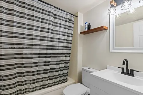 112 Royal Park Drive Oakland Park FL 33309
