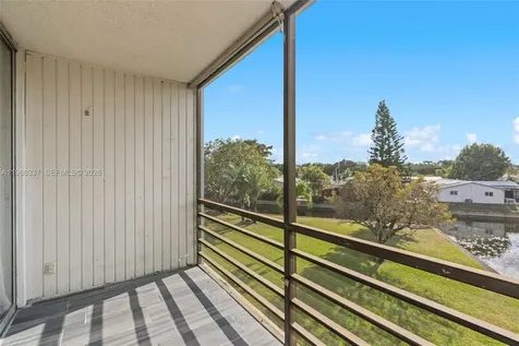 112 Royal Park Drive Oakland Park FL 33309