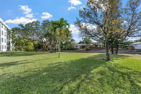 112 Royal Park Drive Oakland Park FL 33309