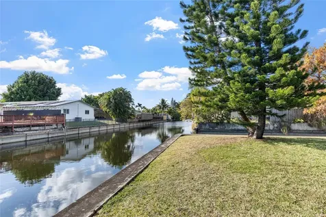 112 Royal Park Drive Oakland Park FL 33309