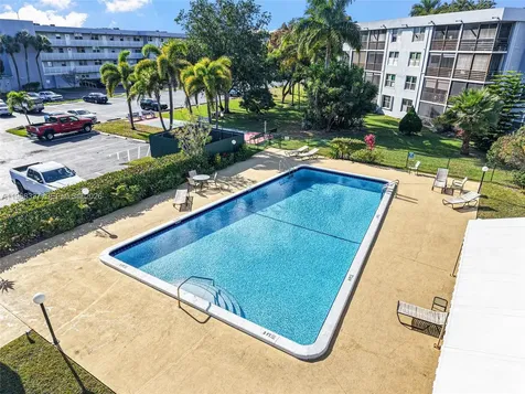 112 Royal Park Drive Oakland Park FL 33309