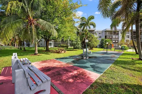 112 Royal Park Drive Oakland Park FL 33309