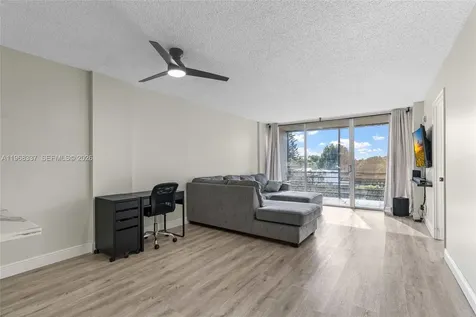 112 Royal Park Drive Oakland Park FL 33309