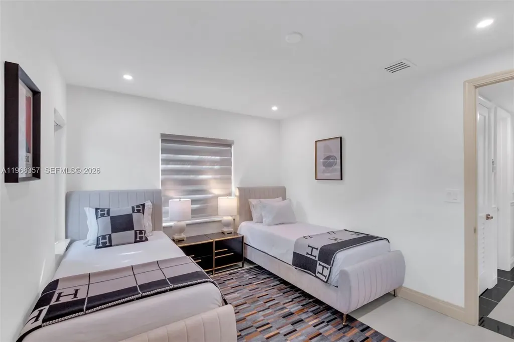 726 NE 17th Way Fort Lauderdale FL 33304