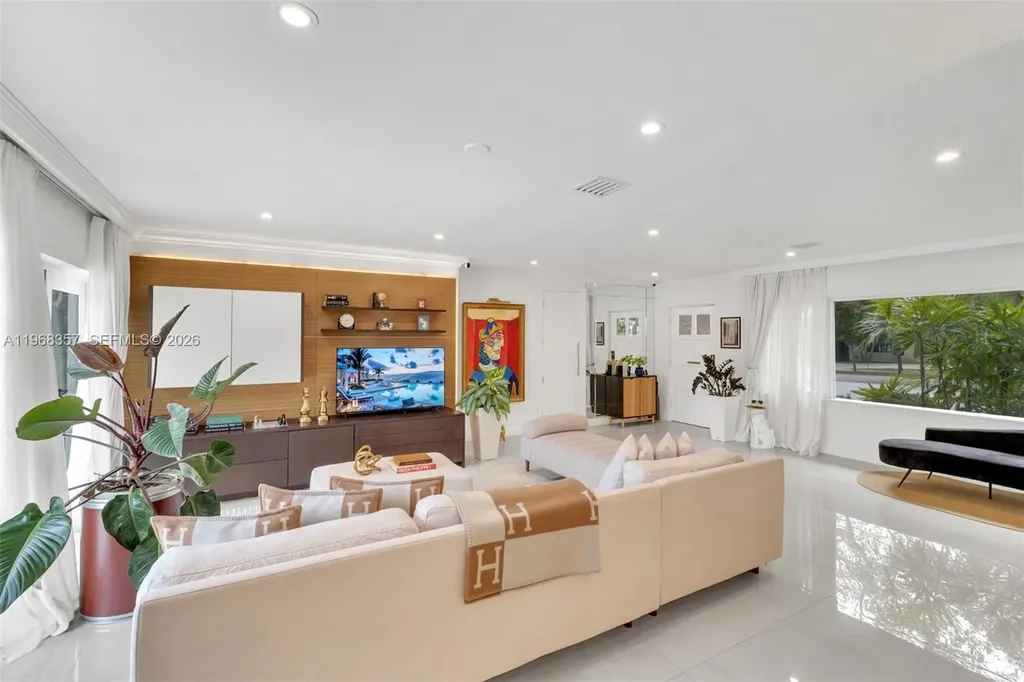 726 NE 17th Way Fort Lauderdale FL 33304