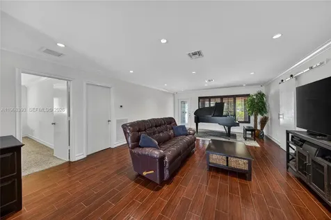 291 SE 5th Terrace Pompano Beach FL 33060