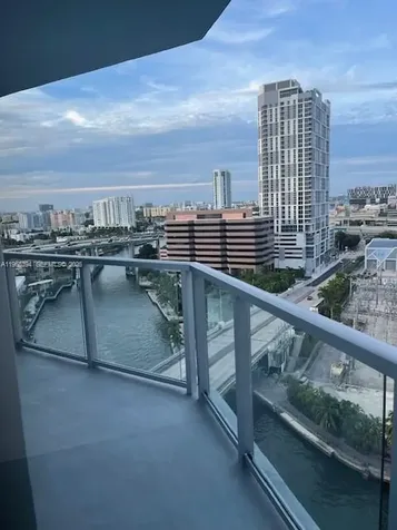 185 SW 7th Street Miami FL 33130