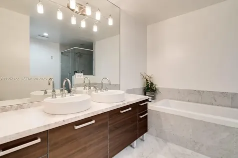 253 NE 2nd Street Miami FL 33132