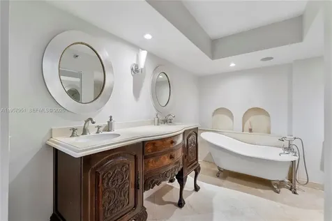 3500 Mystic Pointe Drive Aventura FL 33180