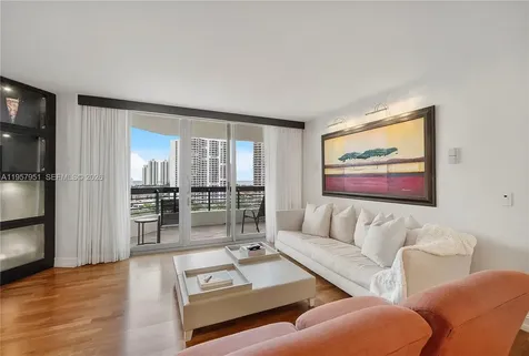 3500 Mystic Pointe Drive Aventura FL 33180