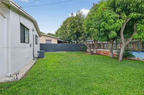 4727 NW 4th Street Miami FL 33126