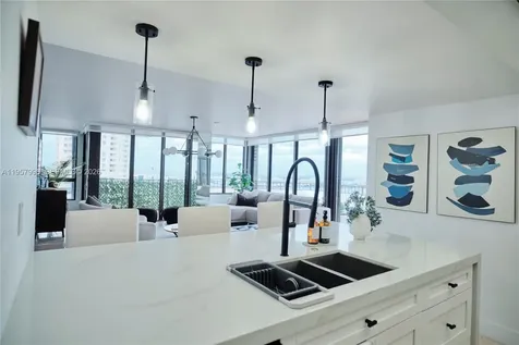 520 Brickell Key Drive Miami FL 33131