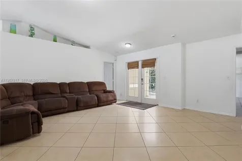 530 7th Street SW Naples FL 34117
