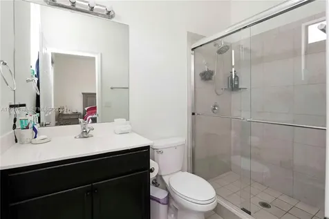 10628 W 33rd Way Hialeah FL 33018