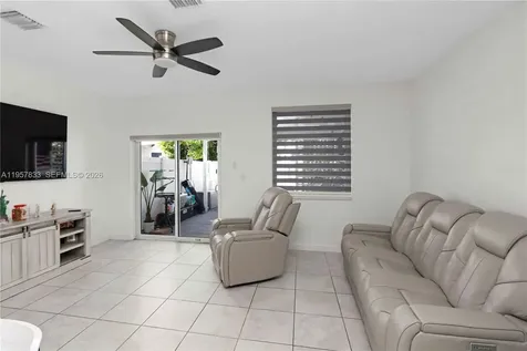 10628 W 33rd Way Hialeah FL 33018