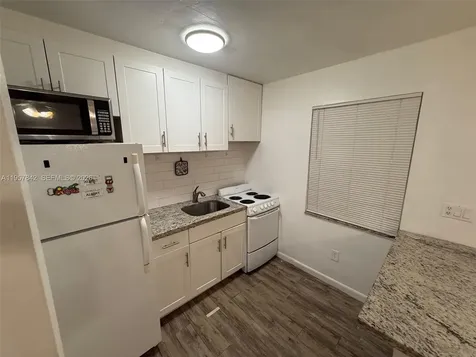 34 SW 5th Street Hallandale Beach FL 33009