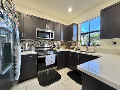 11032 W 33rd Way Hialeah FL 33018