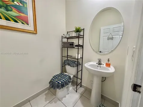 11032 W 33rd Way Hialeah FL 33018