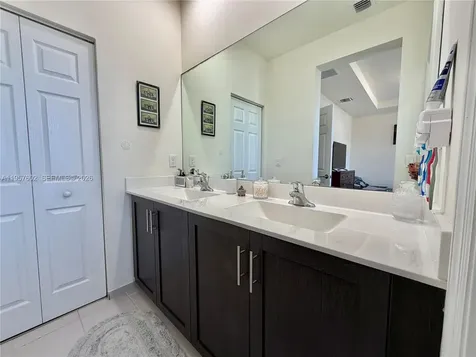 11032 W 33rd Way Hialeah FL 33018