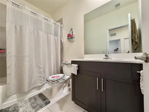 11032 W 33rd Way Hialeah FL 33018