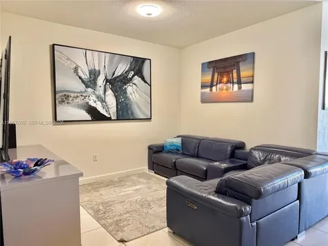 11032 W 33rd Way Hialeah FL 33018