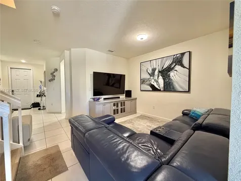 11032 W 33rd Way Hialeah FL 33018