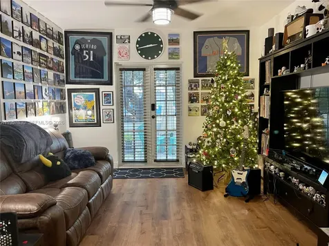 2463 Pine Tree Drive Miami Beach FL 33140