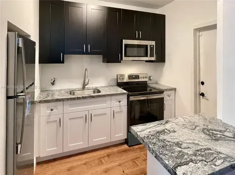 2463 Pine Tree Drive Miami Beach FL 33140