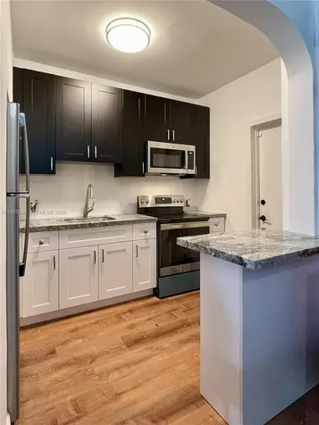 2463 Pine Tree Drive Miami Beach FL 33140