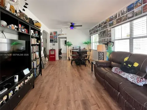 2463 Pine Tree Drive Miami Beach FL 33140