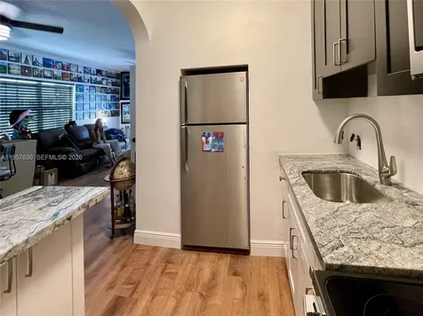 2463 Pine Tree Drive Miami Beach FL 33140