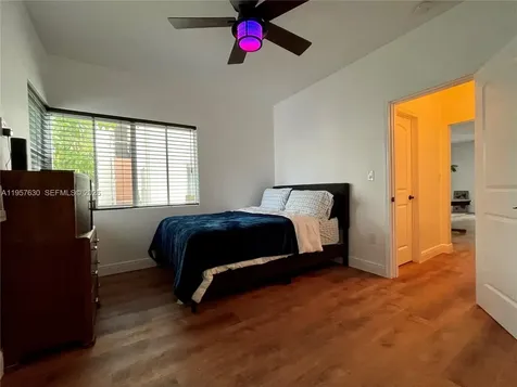 2463 Pine Tree Drive Miami Beach FL 33140