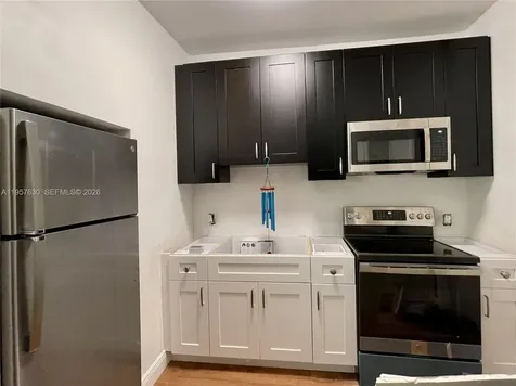 2463 Pine Tree Drive Miami Beach FL 33140