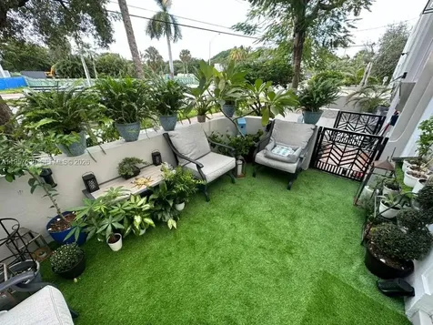 2463 Pine Tree Drive Miami Beach FL 33140