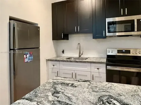 2463 Pine Tree Drive Miami Beach FL 33140