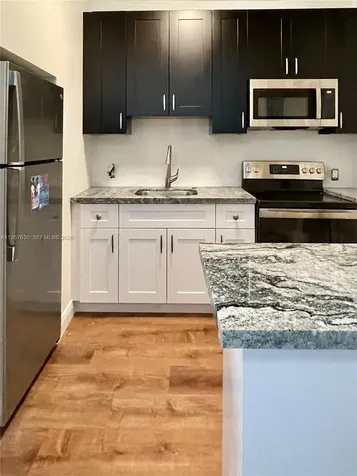 2463 Pine Tree Drive Miami Beach FL 33140