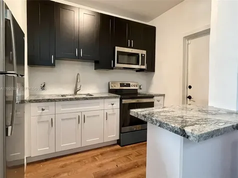 2463 Pine Tree Drive Miami Beach FL 33140