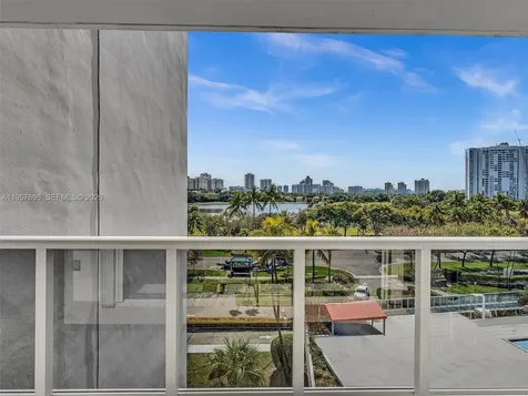 3675 N Country Club Drive Aventura FL 33180