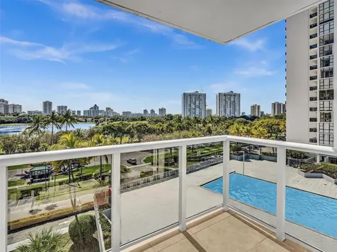 3675 N Country Club Drive Aventura FL 33180