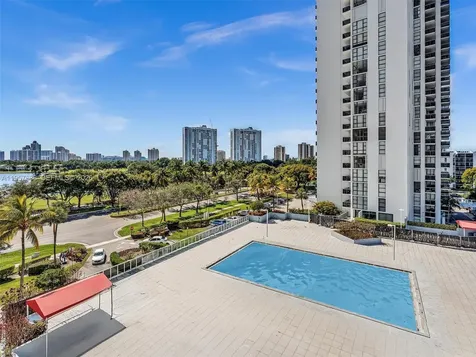 3675 N Country Club Drive Aventura FL 33180