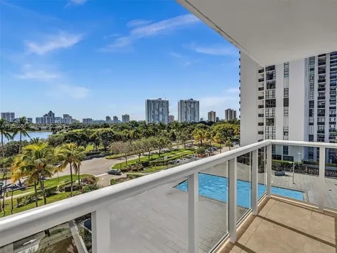 3675 N Country Club Drive Aventura FL 33180