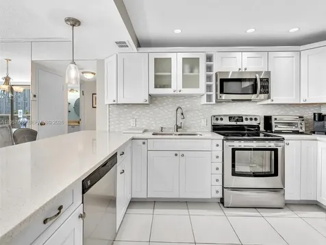 3675 N Country Club Drive Aventura FL 33180