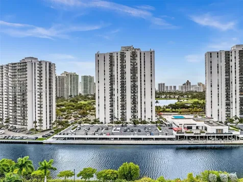 3675 N Country Club Drive Aventura FL 33180