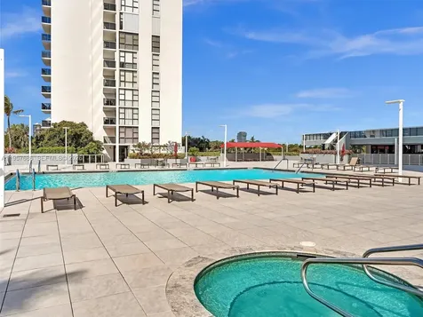 3675 N Country Club Drive Aventura FL 33180
