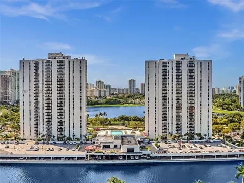3675 N Country Club Drive Aventura FL 33180