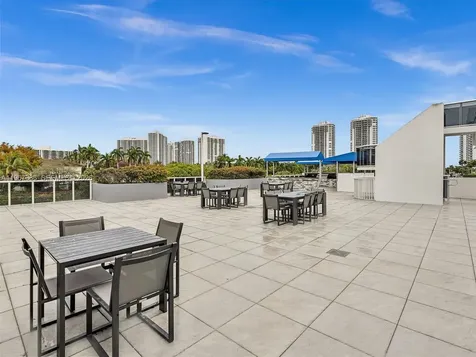 3675 N Country Club Drive Aventura FL 33180
