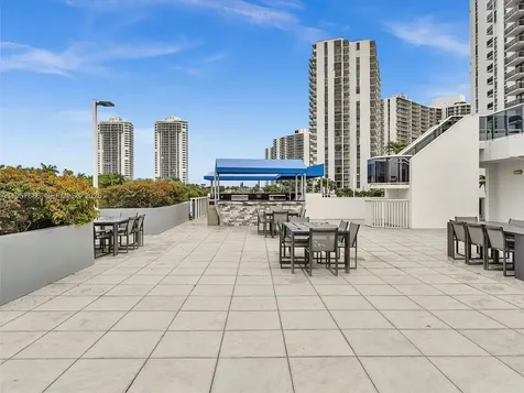 3675 N Country Club Drive Aventura FL 33180