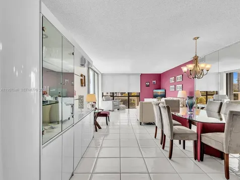 3675 N Country Club Drive Aventura FL 33180