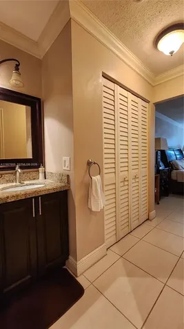 Hallandale Beach FL 33009