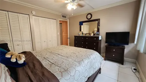 Hallandale Beach FL 33009